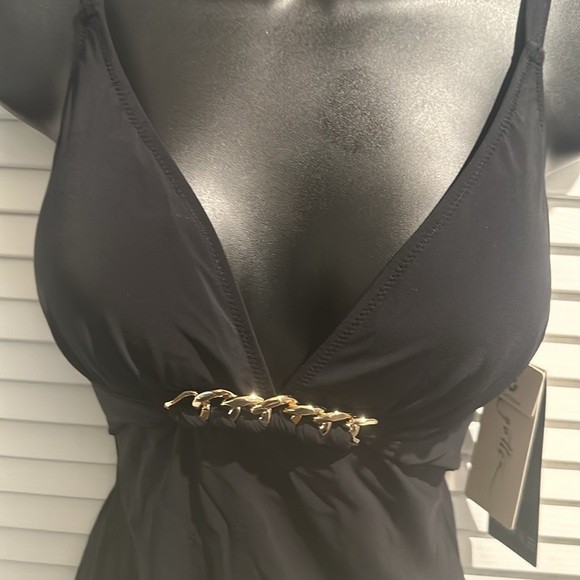 🌸🌸NWT Gottex One piece black bathing suit with Goldtone across the front. - Picture 3 of 7